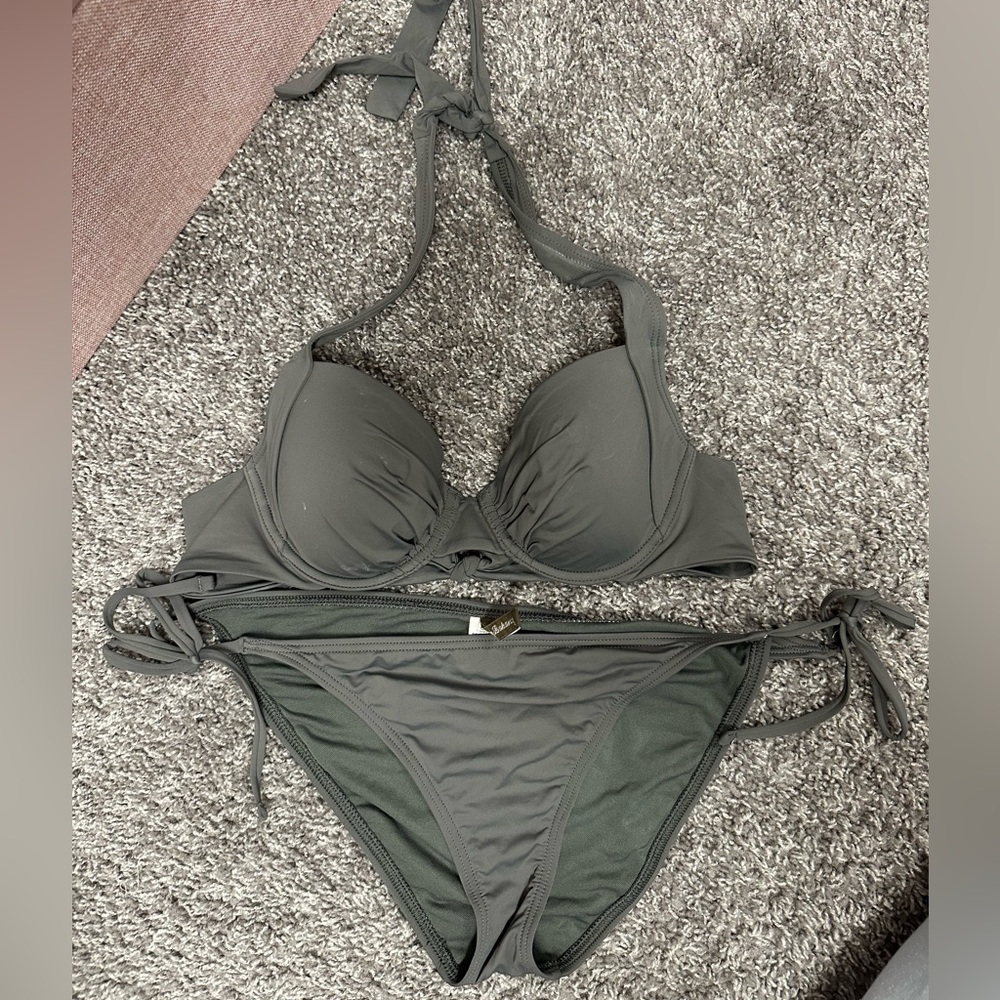Tommy bahama 2 piece